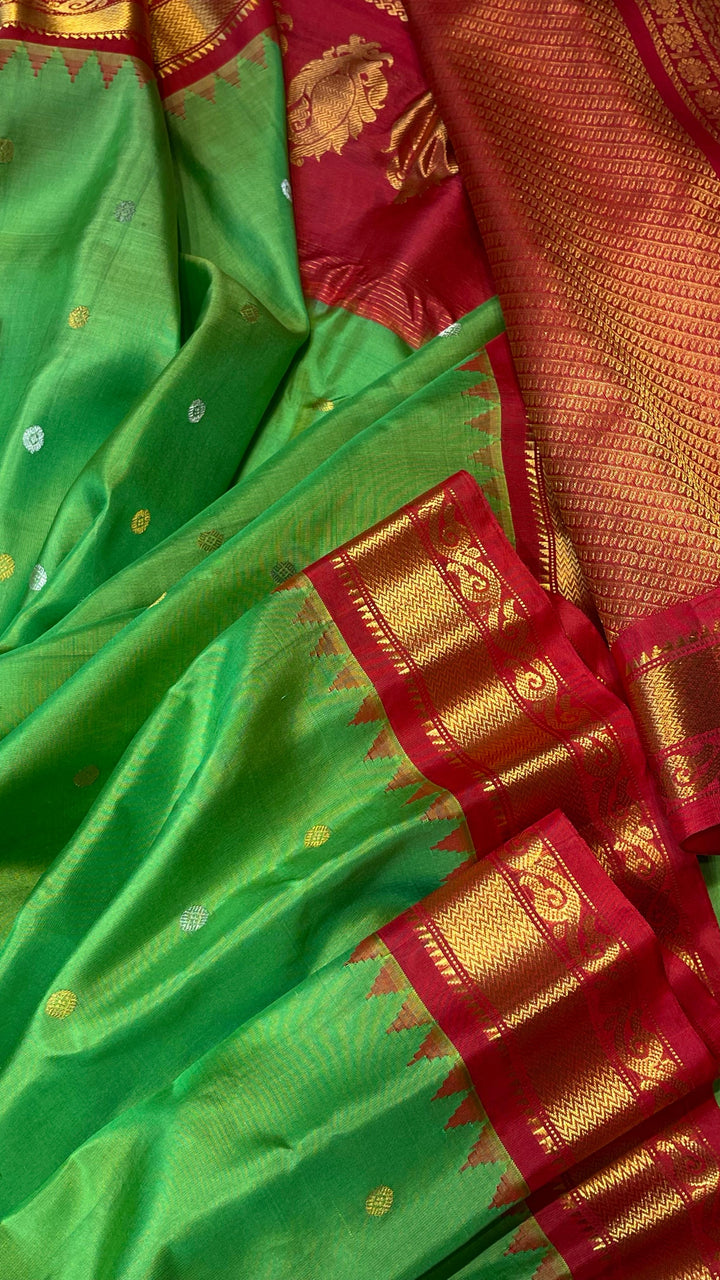 Gadwal Handloom Pure Silk Checks And Buttas Design Temple Kotakomma Kuttu Border Saree
