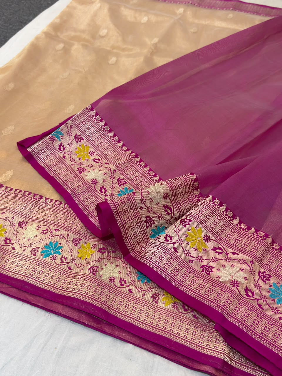 e40b9d6d3ce874b942debd4151db8f5876e2a015e14c6fb531cd5e43be10d6e6