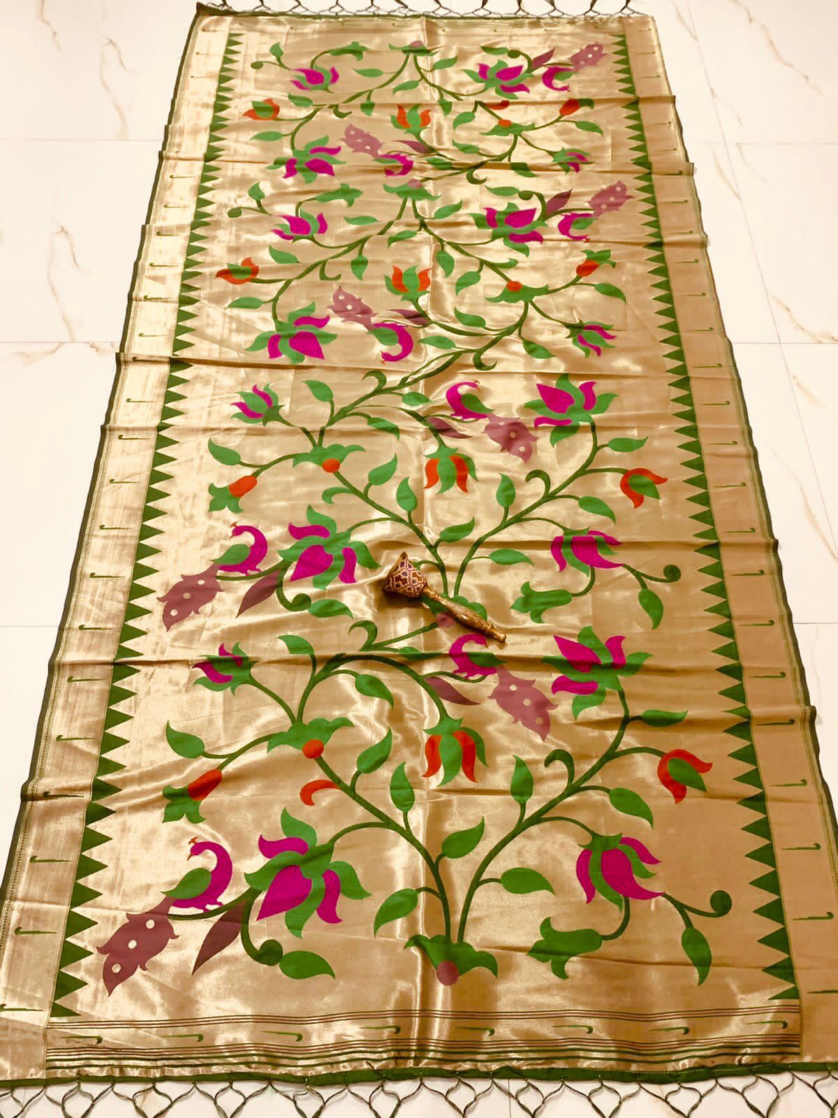 e5f54dd9b0adc62b9c76388aff4e8fdf91010cbaa45f6243181616b8d61524bc